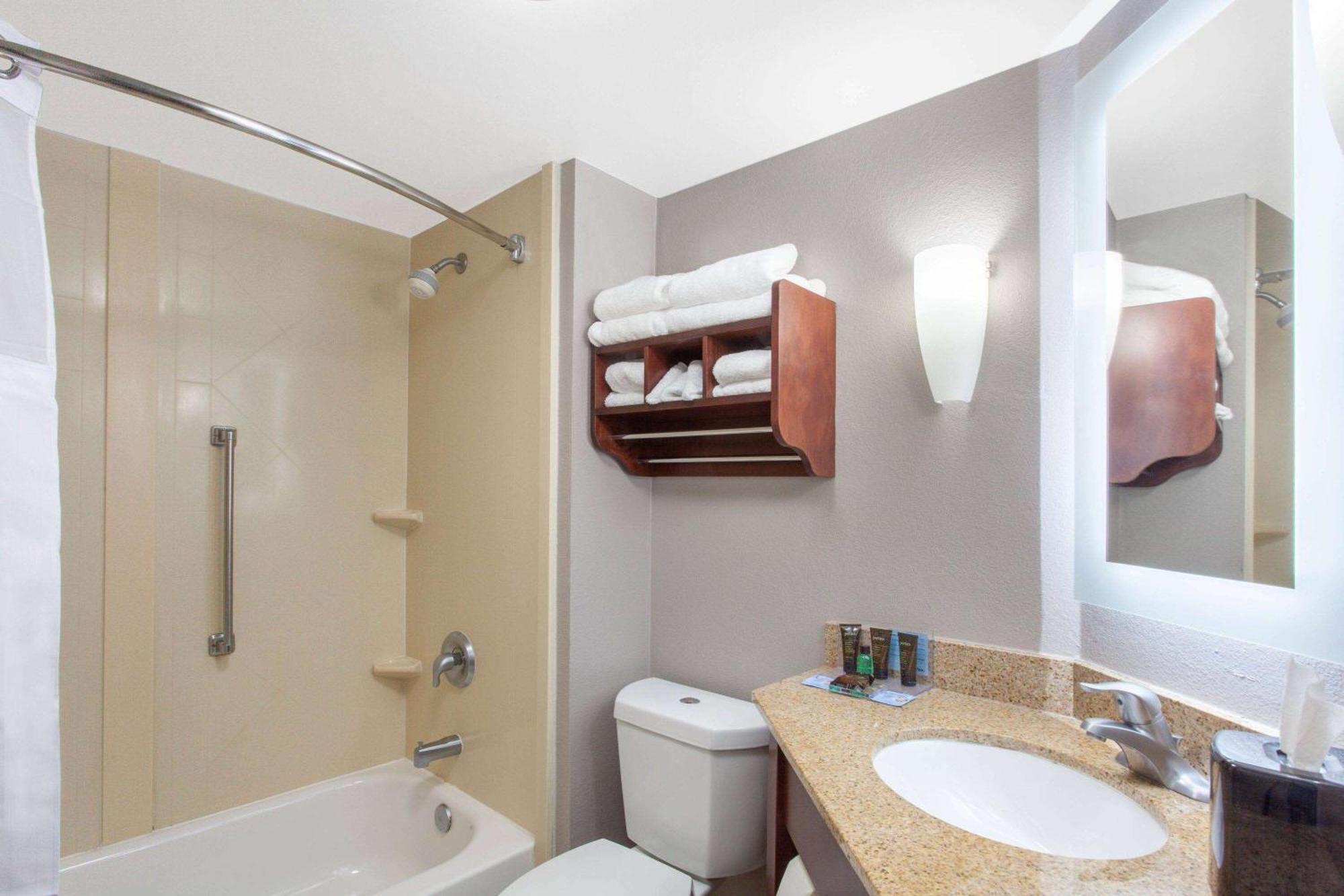 Wingate By Wyndham Charleston Coliseum Otel North Charleston Dış mekan fotoğraf